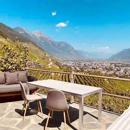 Alpine Bliss - Cozy With Panoramic Views シャレー